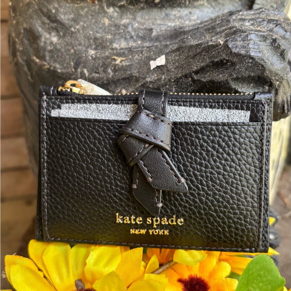 Authentic Kate Spade  pebbled Leather knot snap bifold zip Card Holder